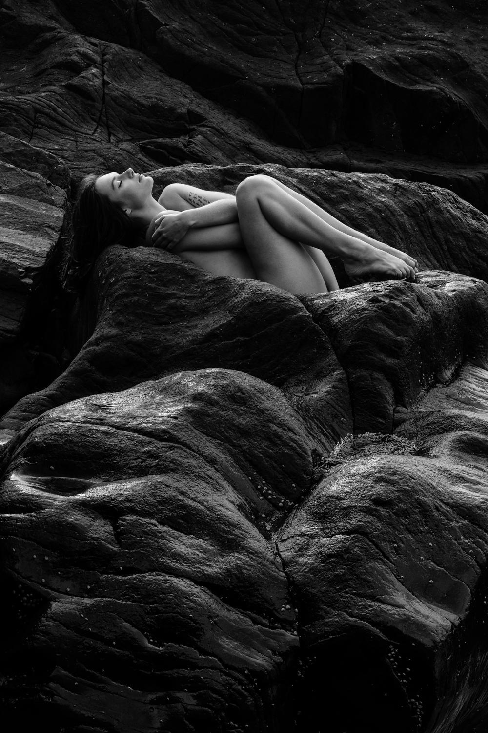 One of my favourite shots from the Tassie workshop - the gorgeous @sasskia.model emerging from her rock womb on the shores of Spiky Beach. I just love the texture and shapes of the incredible rock formation enveloping her body.
